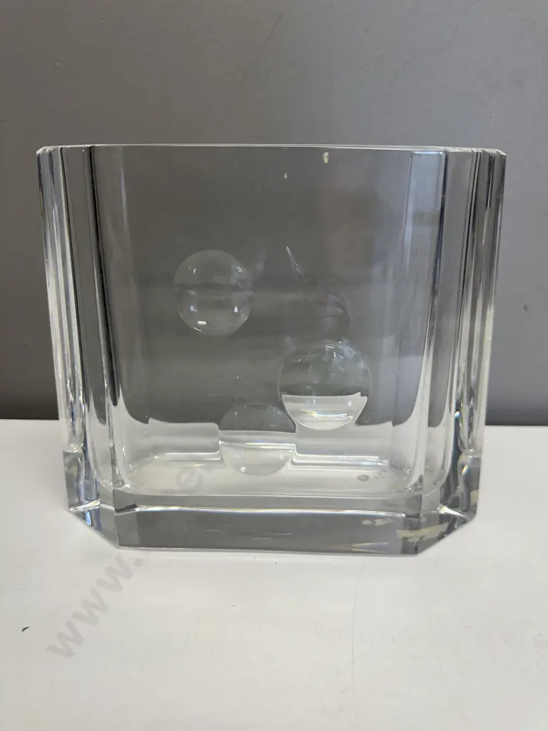 Modern Glass Vase H18,W20,D5cm. Image 1++